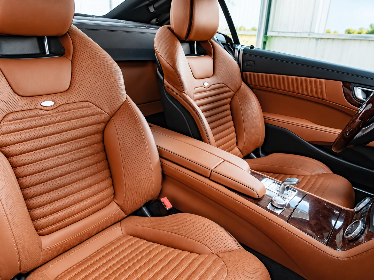Cognac-coloured leather seats and centre console in a Mercedes